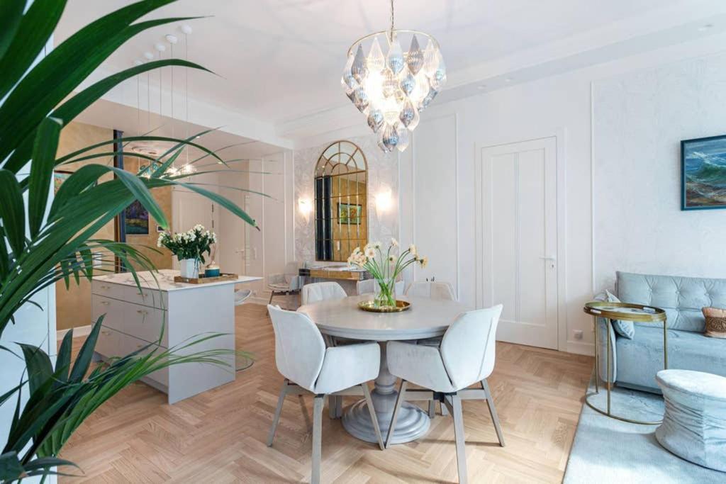 Jogailos Residence Peaceful Old Town Luxury 3 Bdr, 2 Bthr, Free Garage, Top-Speed Wifi VNO Buitenkant foto