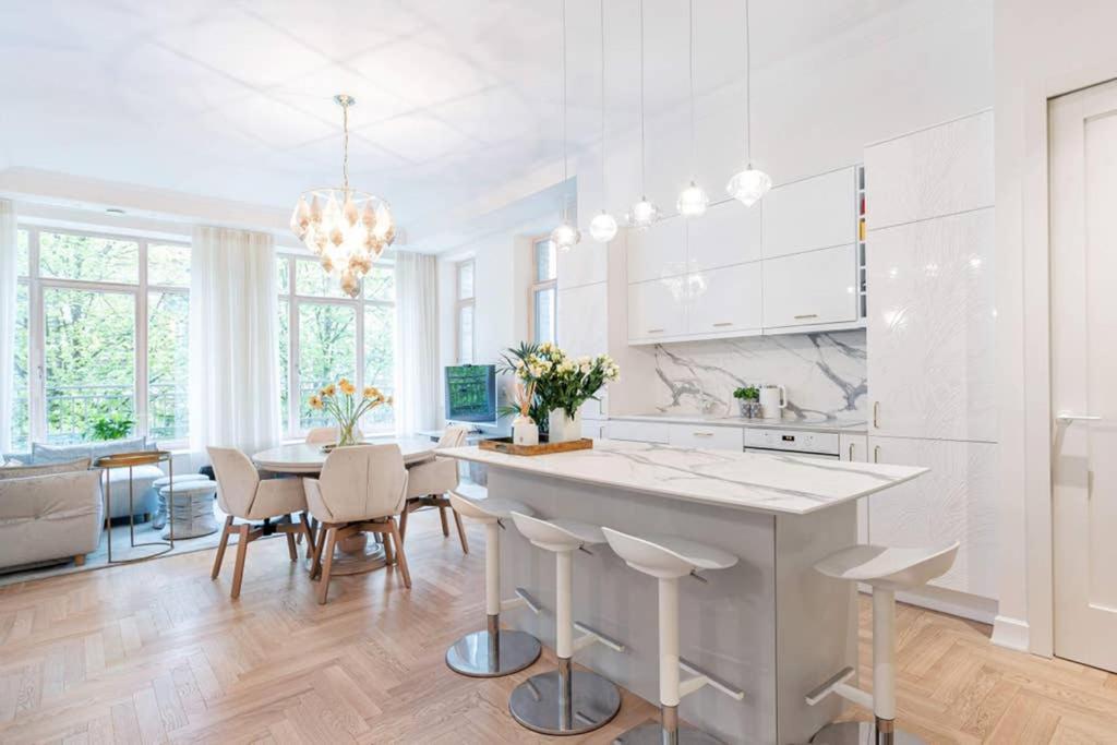 Jogailos Residence Peaceful Old Town Luxury 3 Bdr, 2 Bthr, Free Garage, Top-Speed Wifi VNO Buitenkant foto